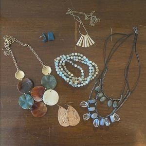 I like a bold neutral jewelry pack